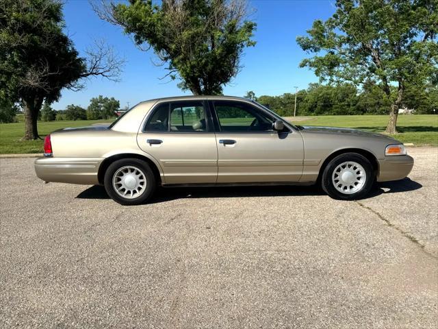used 2000 Ford Crown Victoria car, priced at $8,995