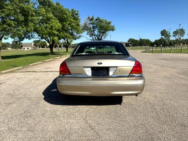used 2000 Ford Crown Victoria car, priced at $8,995