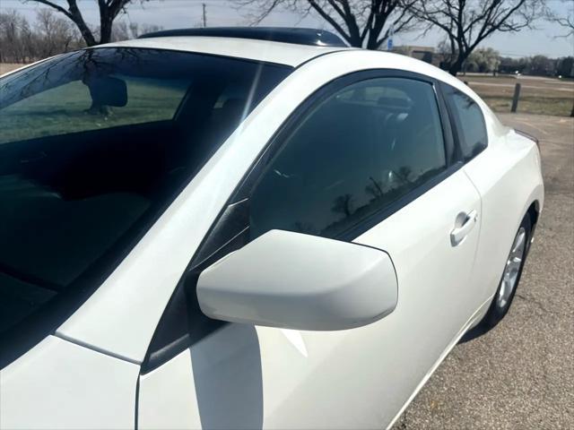 used 2009 Nissan Altima car, priced at $9,999