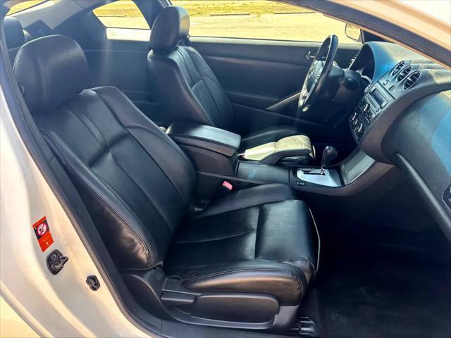 used 2009 Nissan Altima car, priced at $9,999