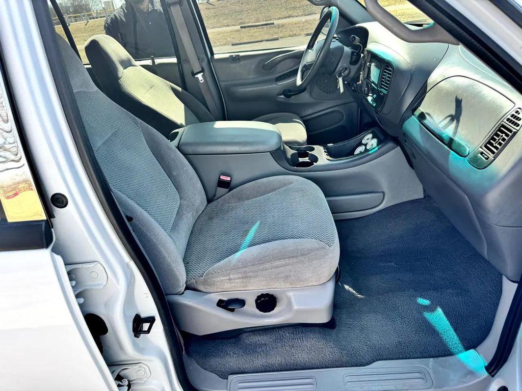 used 2002 Ford Expedition car, priced at $7,500