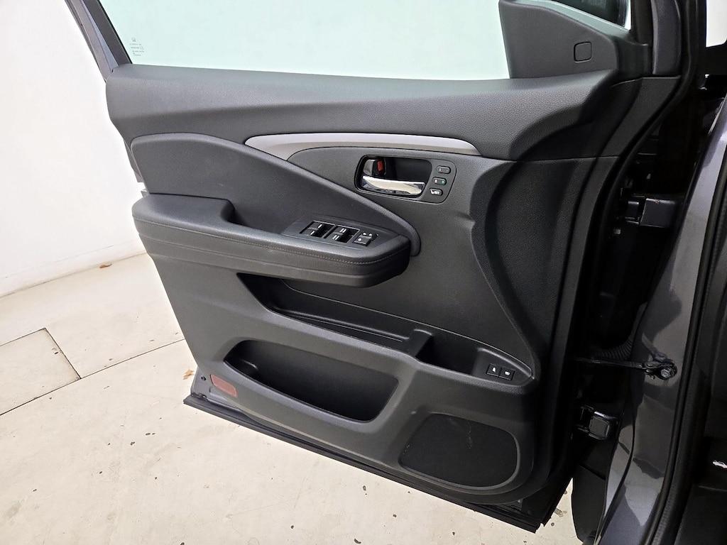 used 2022 Honda Pilot car, priced at $34,998