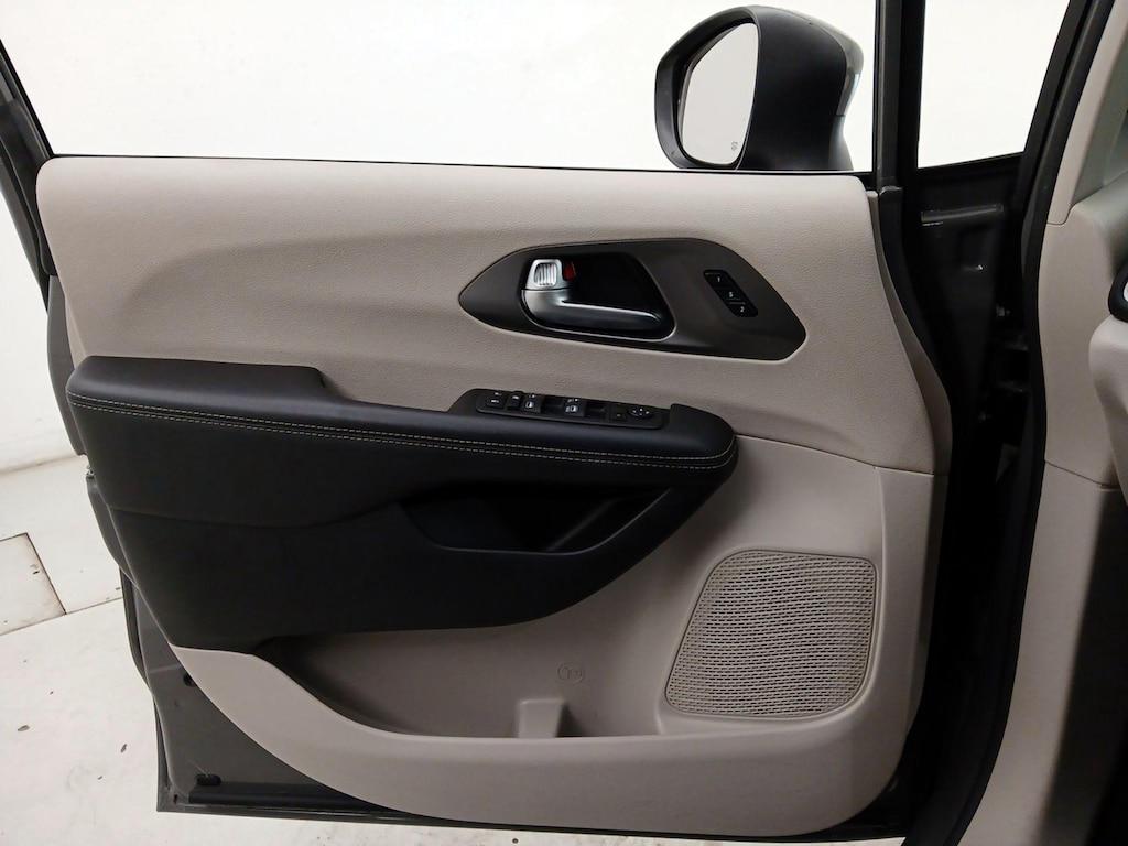 used 2023 Chrysler Pacifica car, priced at $24,998