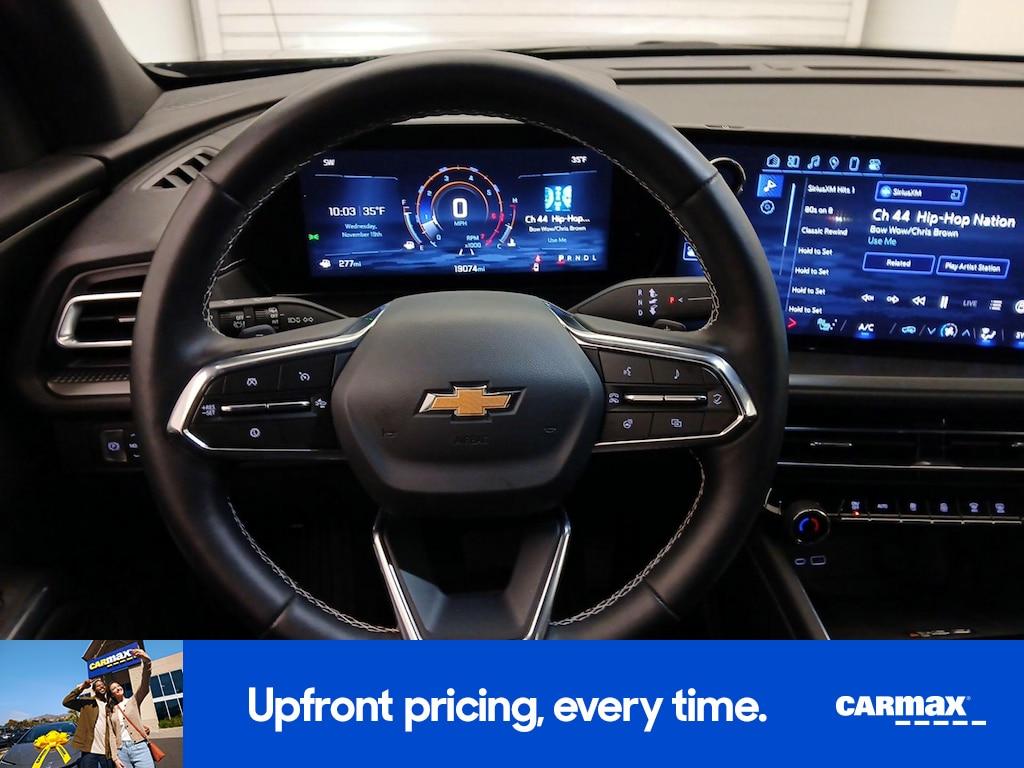 used 2025 Chevrolet Traverse car, priced at $39,998