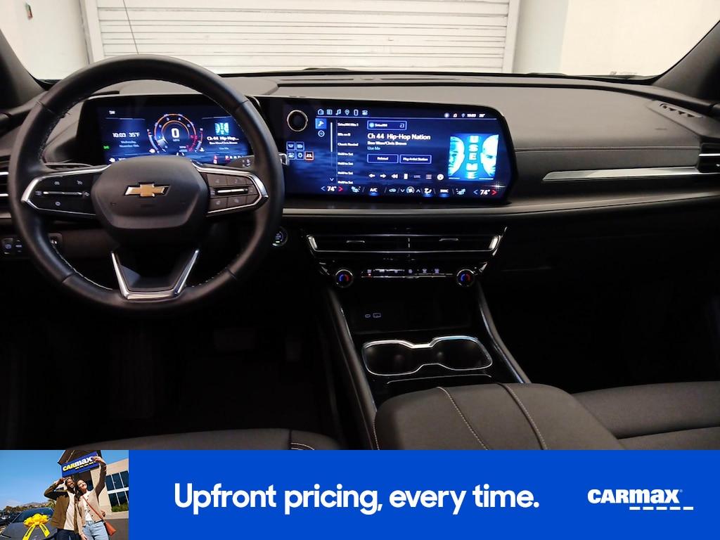 used 2025 Chevrolet Traverse car, priced at $39,998