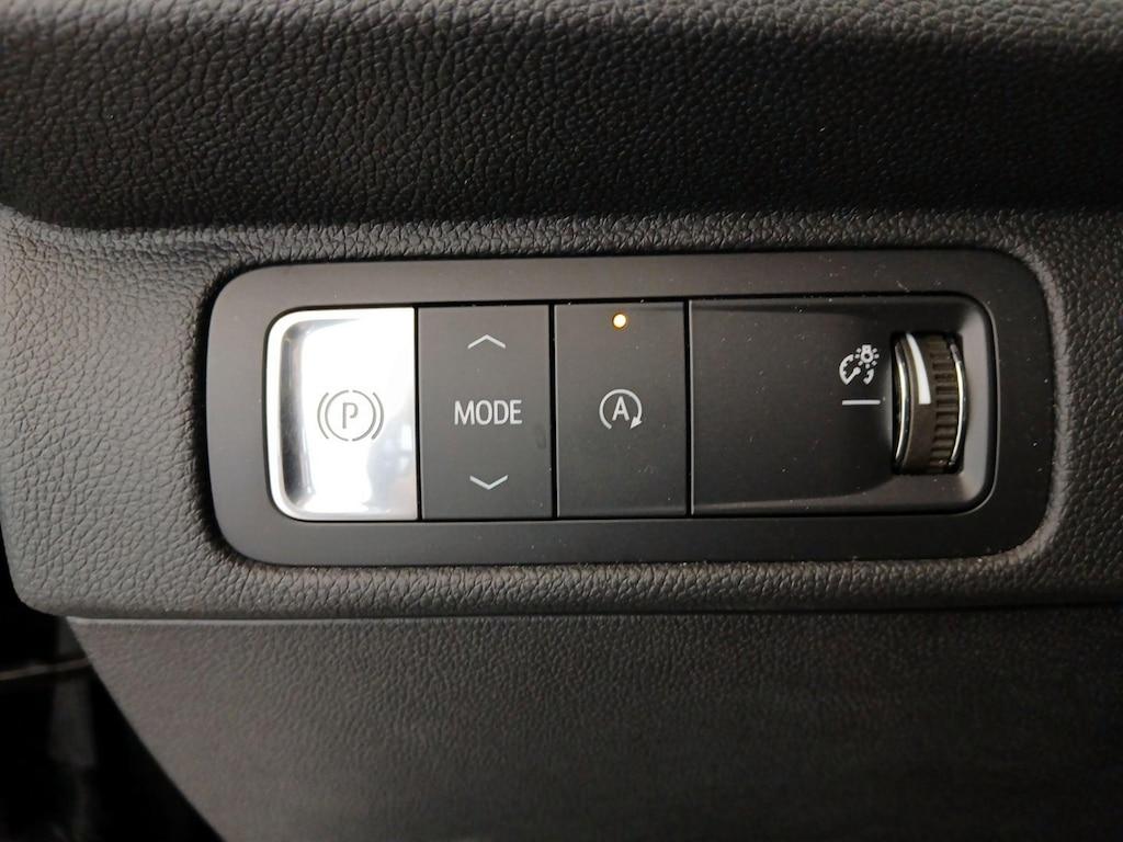 used 2025 Chevrolet Traverse car, priced at $39,998