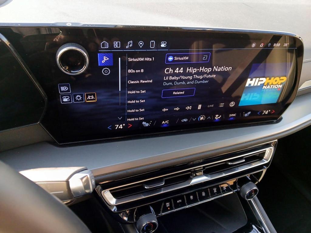 used 2025 Chevrolet Traverse car, priced at $39,998