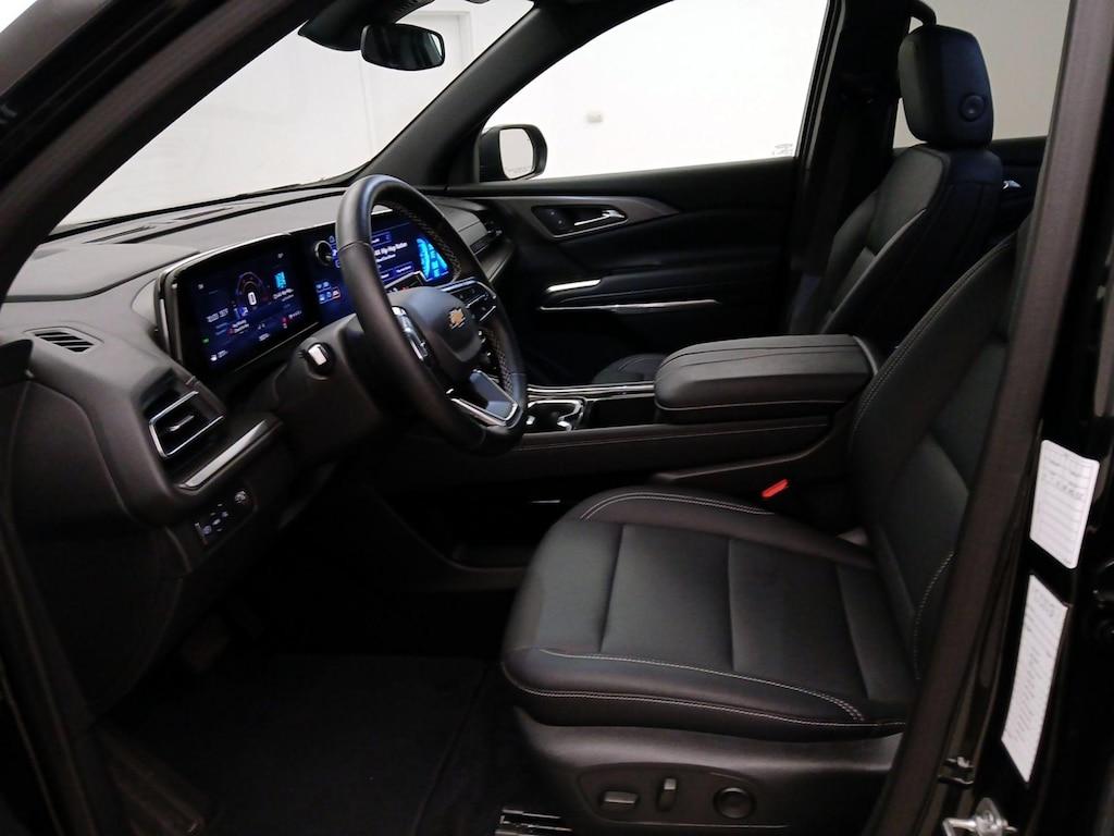 used 2025 Chevrolet Traverse car, priced at $39,998