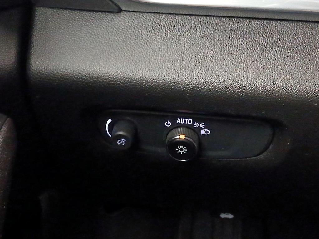 used 2023 Chevrolet Traverse car, priced at $30,998