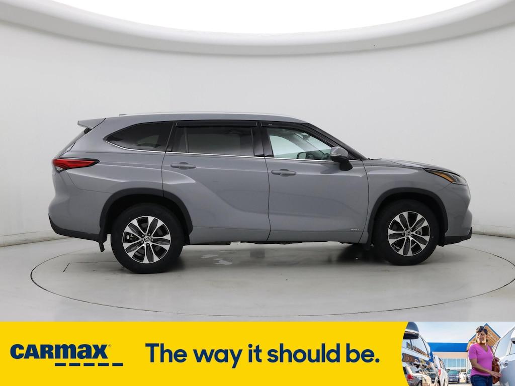 used 2022 Toyota Highlander Hybrid car, priced at $40,998