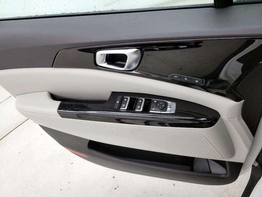 used 2024 Kia Carnival car, priced at $40,998