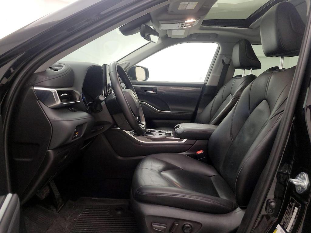 used 2021 Toyota Highlander car, priced at $36,998