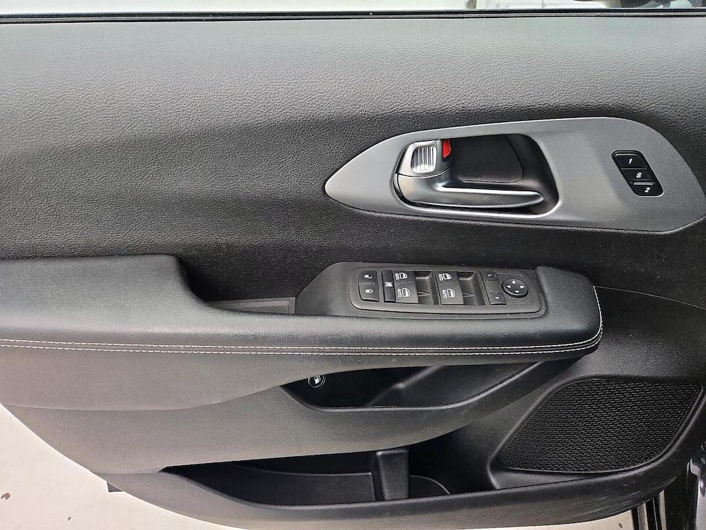 used 2022 Chrysler Pacifica Hybrid car, priced at $32,998