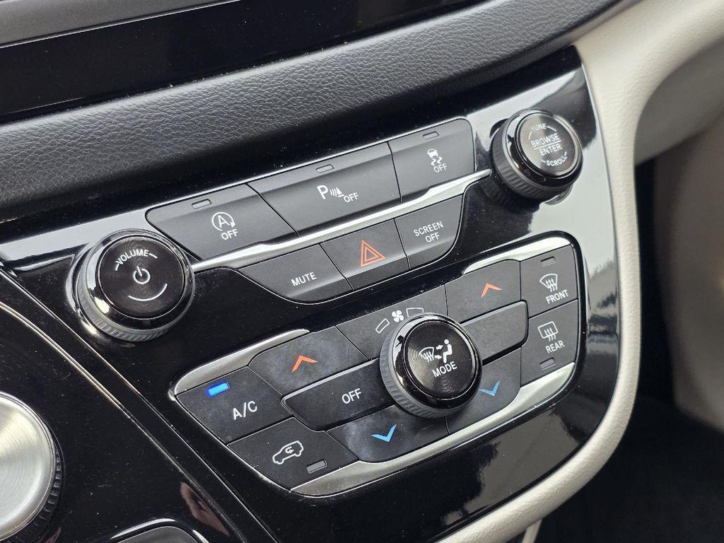 used 2019 Chrysler Pacifica car, priced at $15,500
