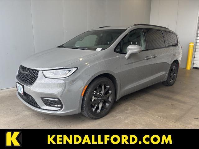 used 2021 Chrysler Pacifica car