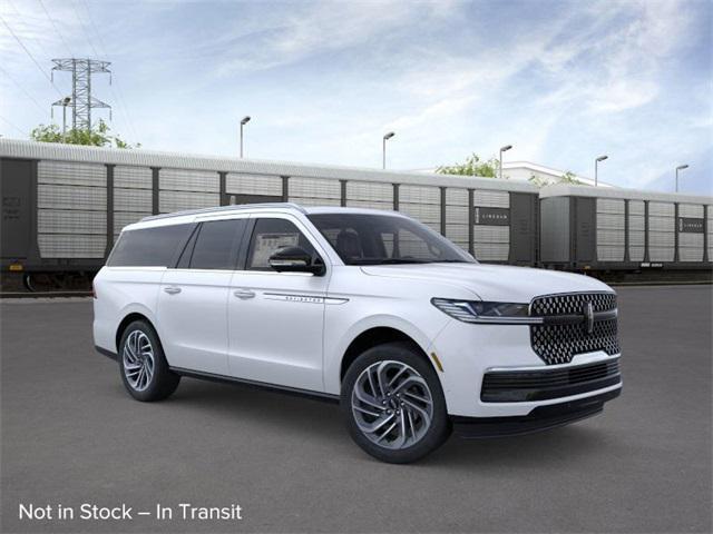 new 2025 Lincoln Navigator car, priced at $109,015