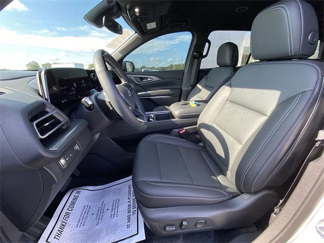 used 2025 Chevrolet Traverse car, priced at $40,990