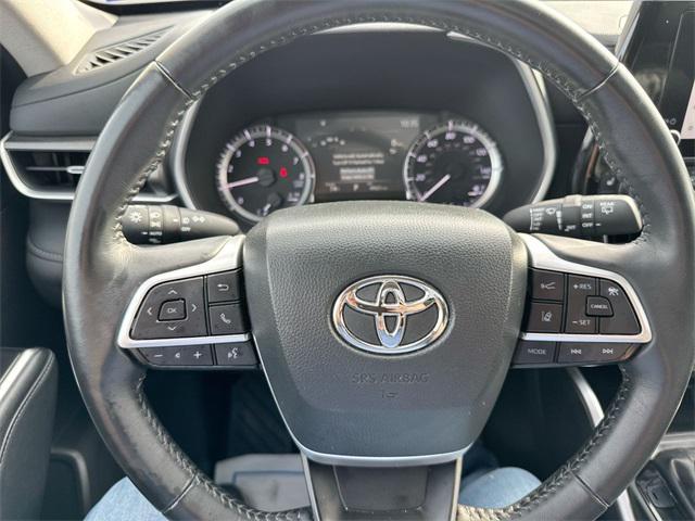 used 2024 Toyota Highlander car, priced at $39,990