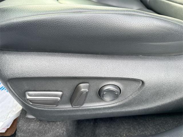 used 2024 Toyota Highlander car, priced at $39,990