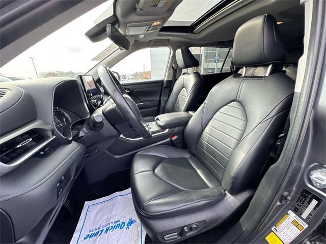 used 2024 Toyota Highlander car, priced at $39,990