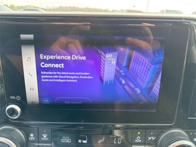 used 2024 Toyota Highlander car, priced at $39,990