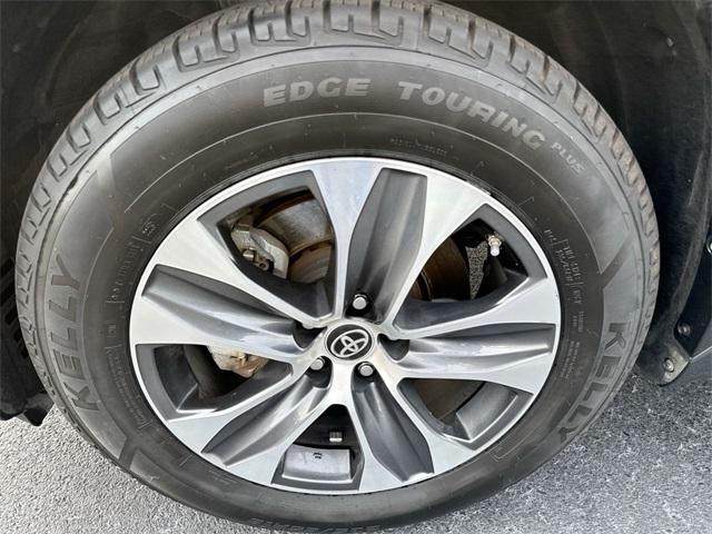 used 2024 Toyota Highlander car, priced at $39,990