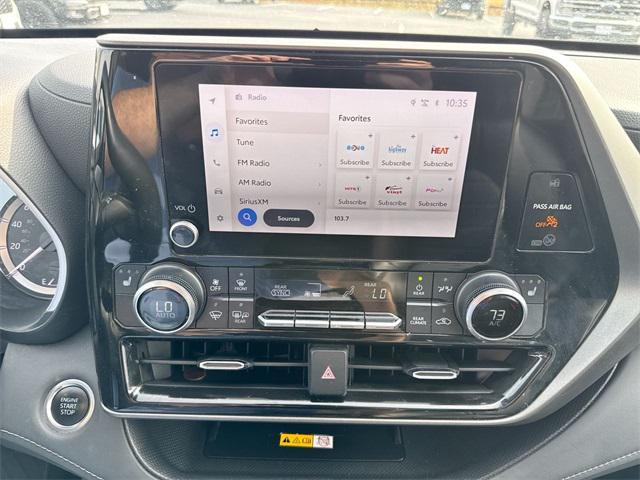 used 2024 Toyota Highlander car, priced at $39,990