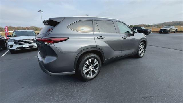 used 2024 Toyota Highlander car, priced at $39,990