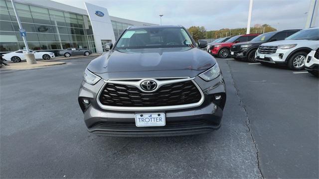 used 2024 Toyota Highlander car, priced at $39,990