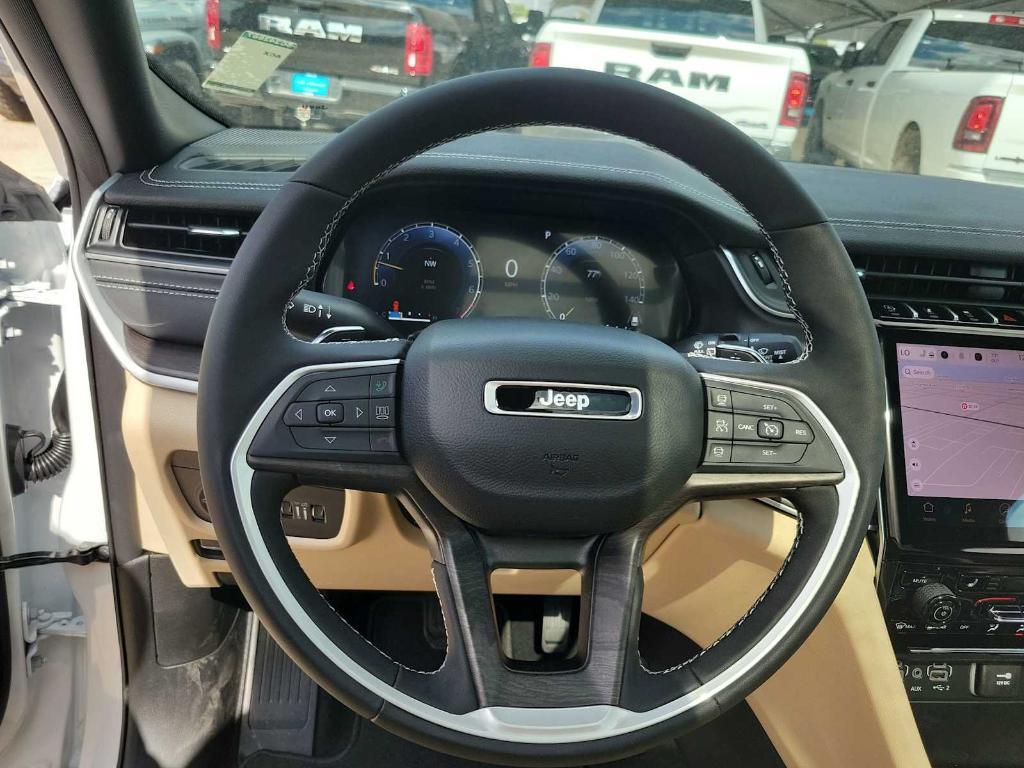new 2025 Jeep Grand Cherokee car, priced at $46,590