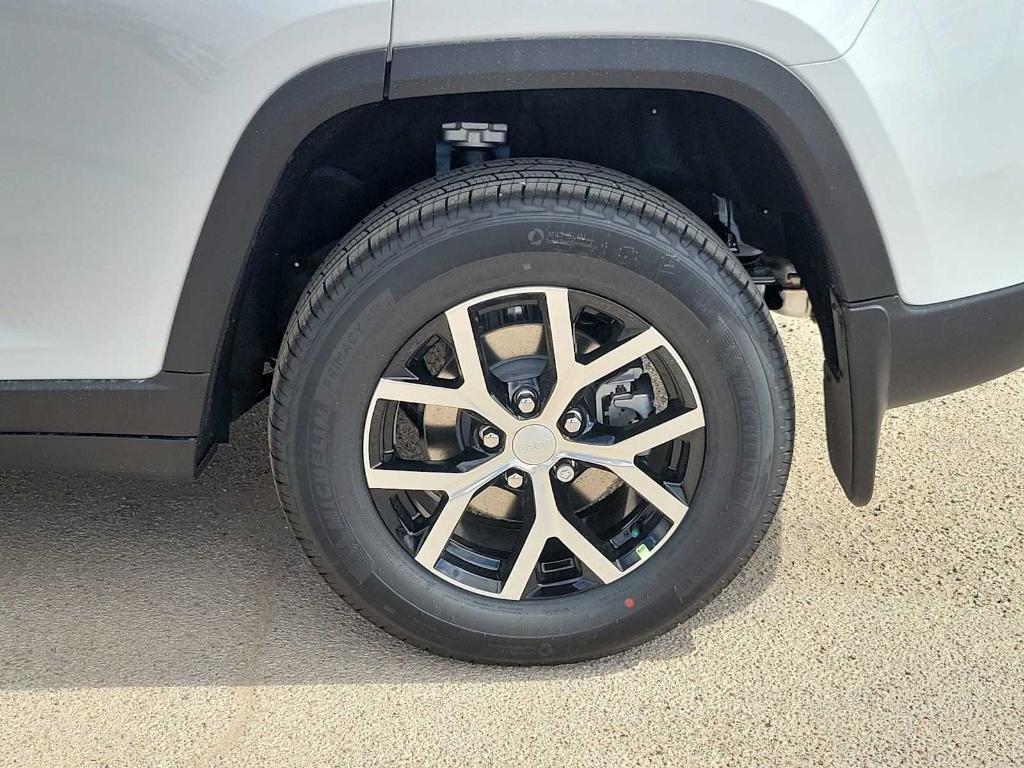 new 2025 Jeep Grand Cherokee car, priced at $46,590