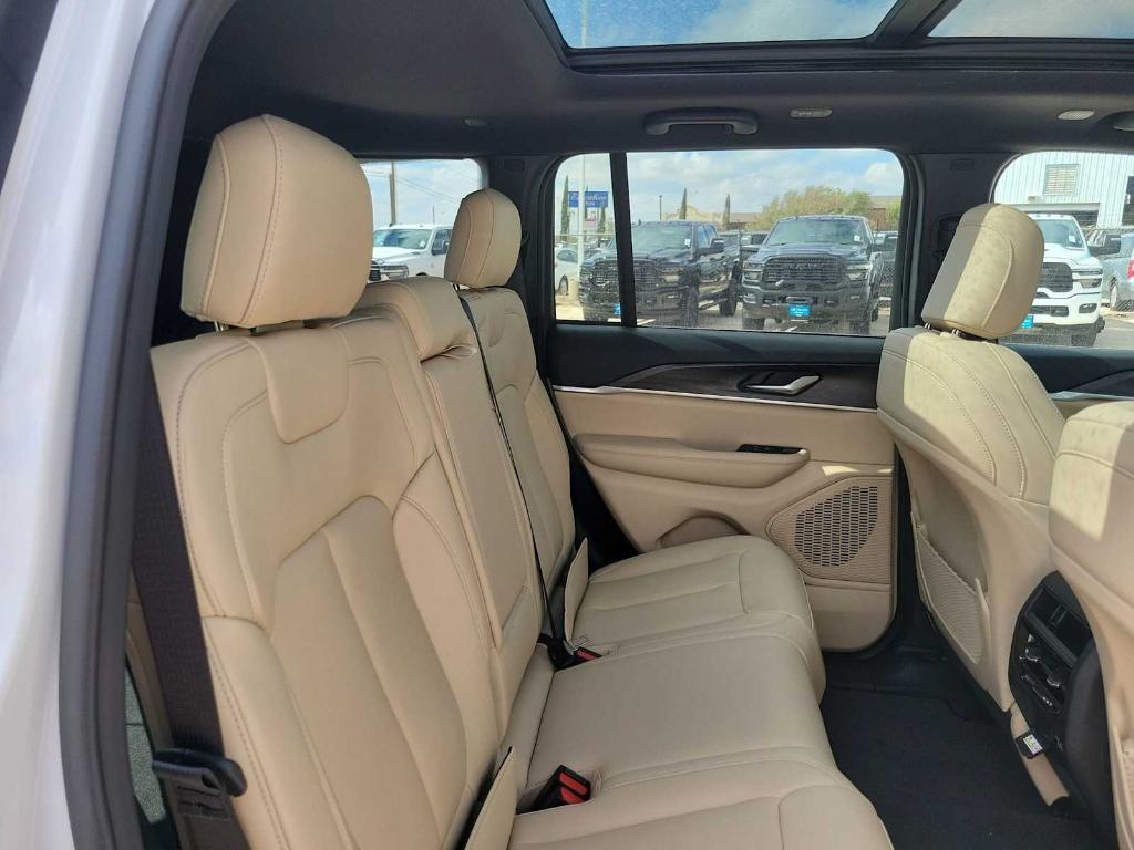 new 2025 Jeep Grand Cherokee car, priced at $46,590