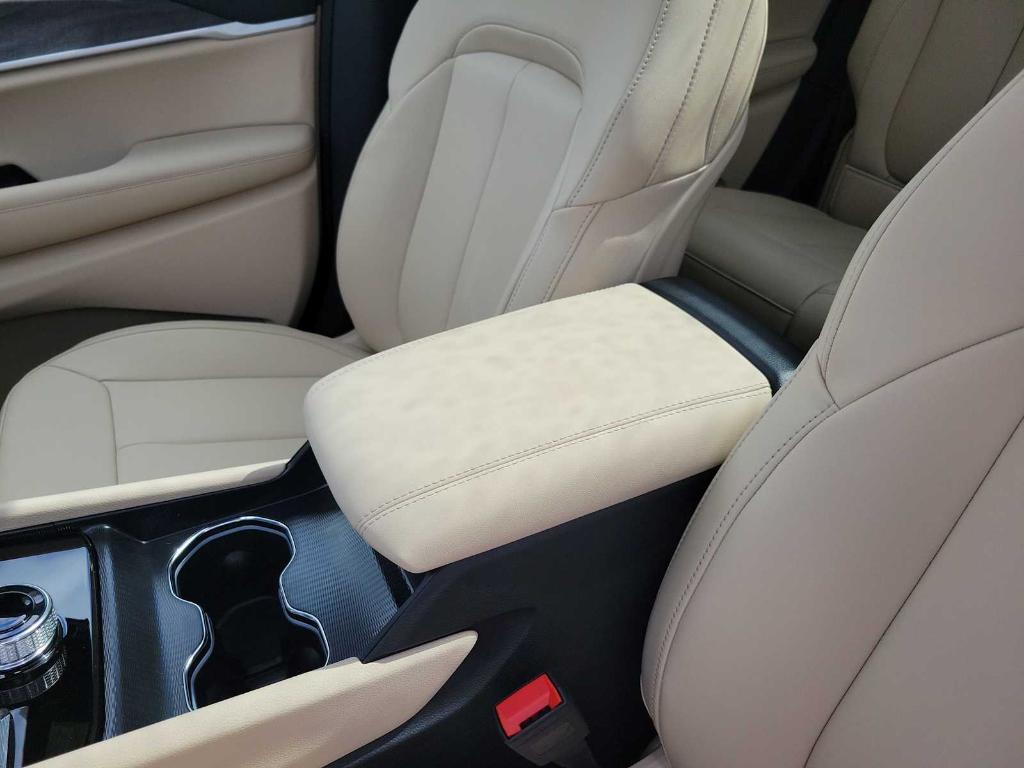 new 2025 Jeep Grand Cherokee car, priced at $46,590