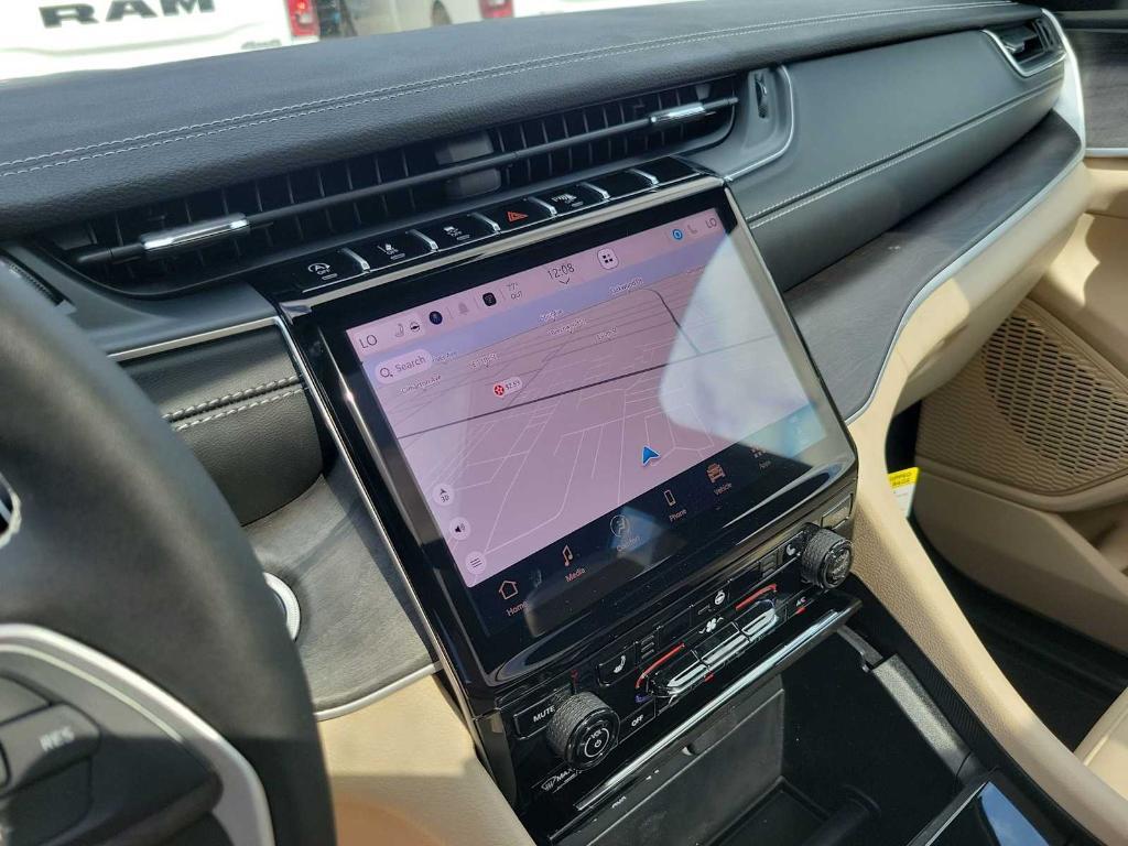 new 2025 Jeep Grand Cherokee car, priced at $46,590