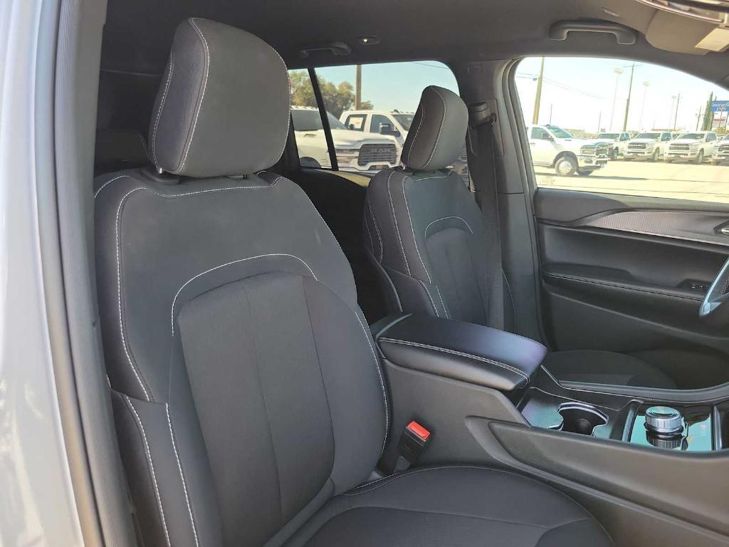 used 2024 Jeep Grand Cherokee car, priced at $34,999