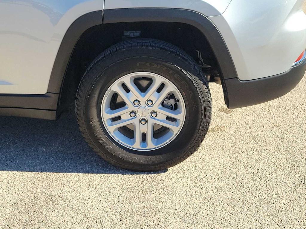 used 2024 Jeep Grand Cherokee car, priced at $34,999