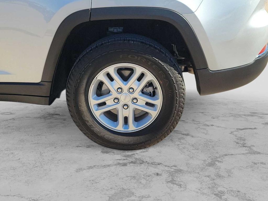 used 2024 Jeep Grand Cherokee car, priced at $35,999