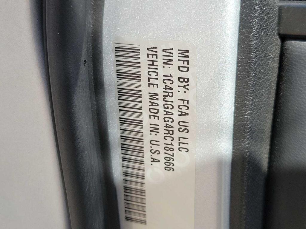 used 2024 Jeep Grand Cherokee car, priced at $35,999