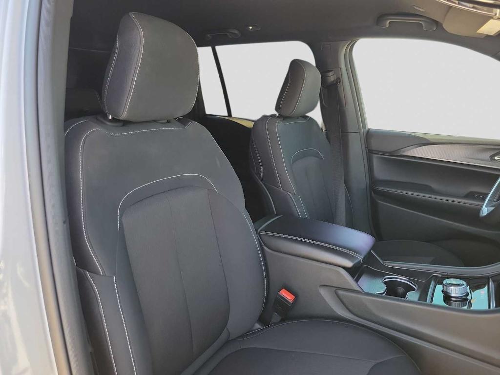 used 2024 Jeep Grand Cherokee car, priced at $35,999