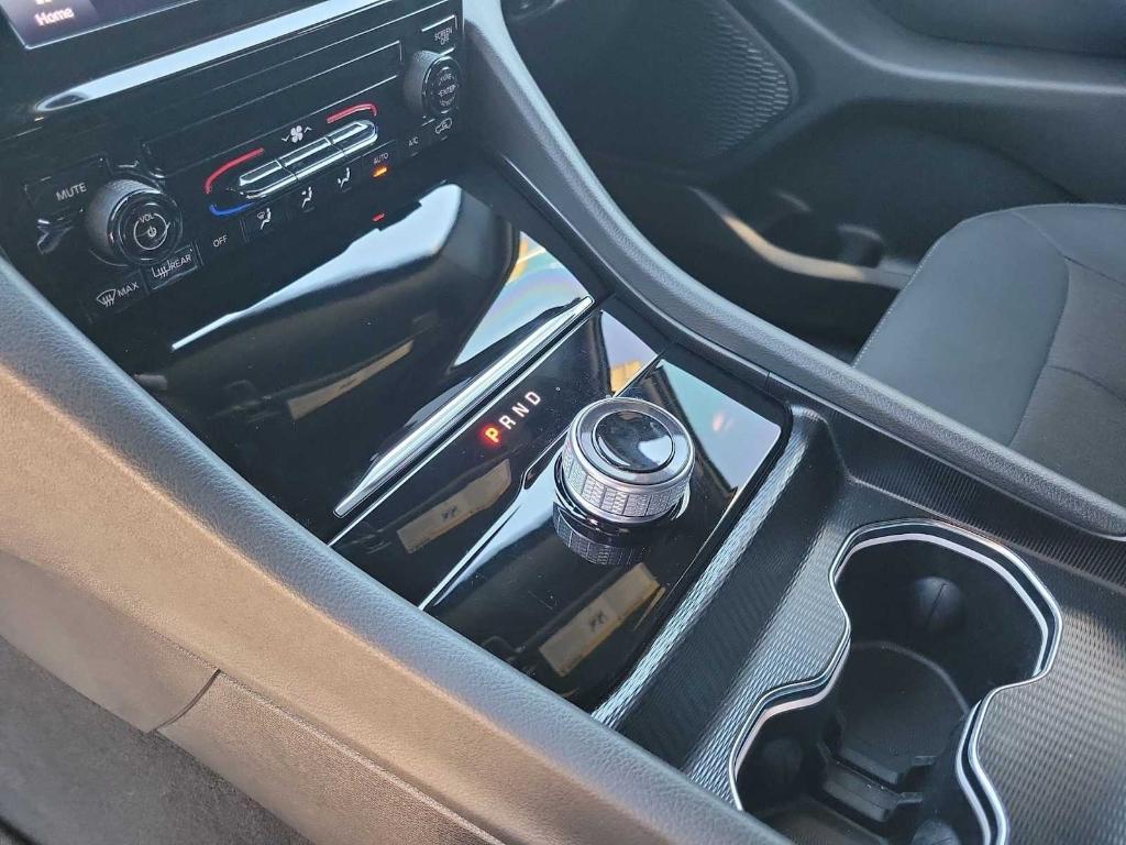 used 2024 Jeep Grand Cherokee car, priced at $35,999