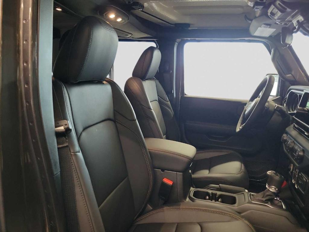 new 2025 Jeep Gladiator car, priced at $46,160