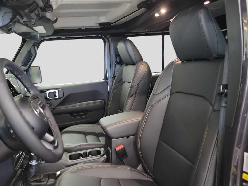 new 2025 Jeep Gladiator car, priced at $46,160