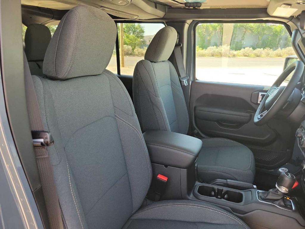 new 2025 Jeep Wrangler car, priced at $46,986