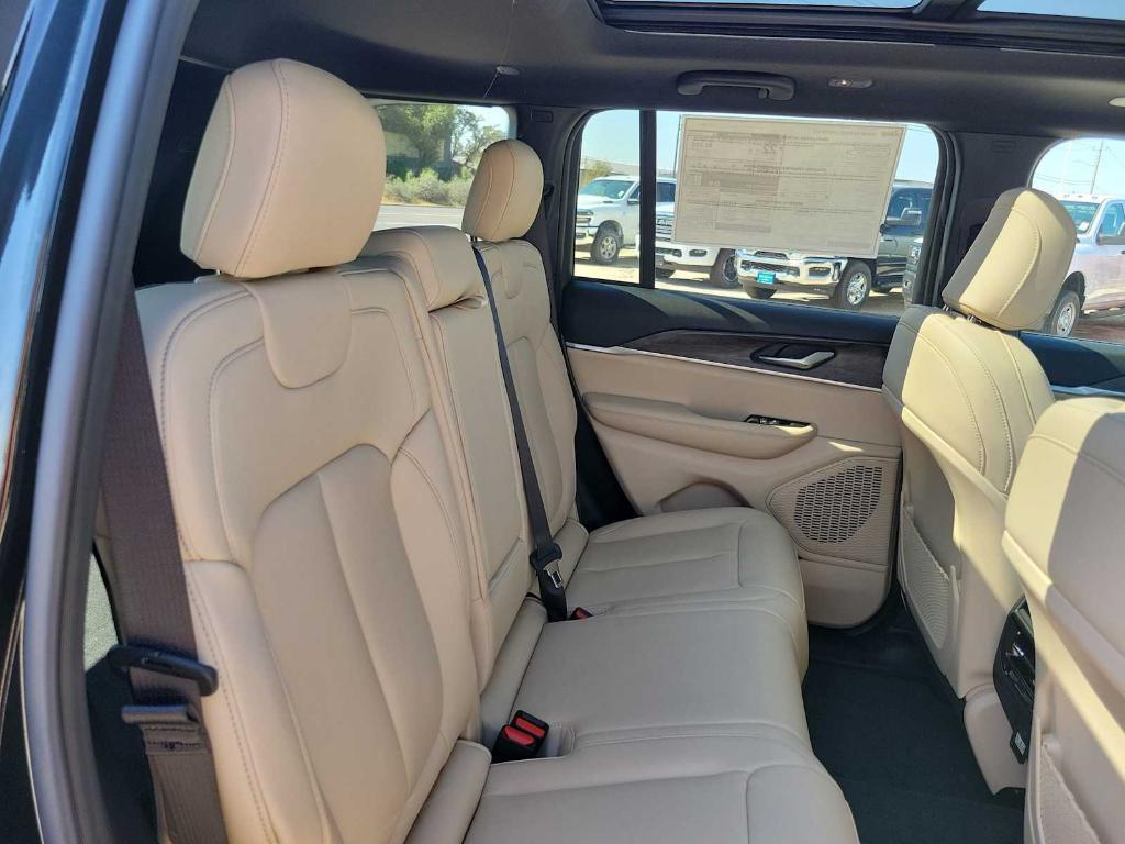 new 2025 Jeep Grand Cherokee car, priced at $46,760