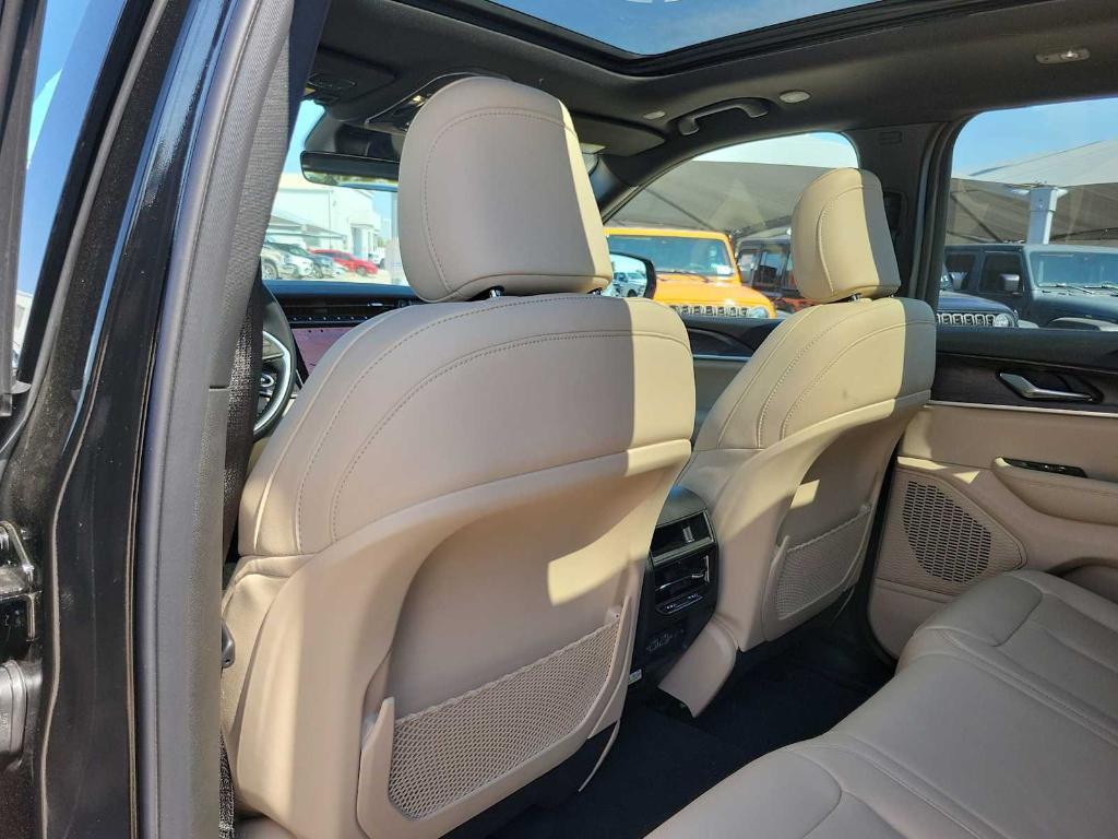 new 2025 Jeep Grand Cherokee car, priced at $46,760