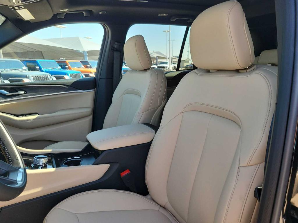 new 2025 Jeep Grand Cherokee car, priced at $46,760