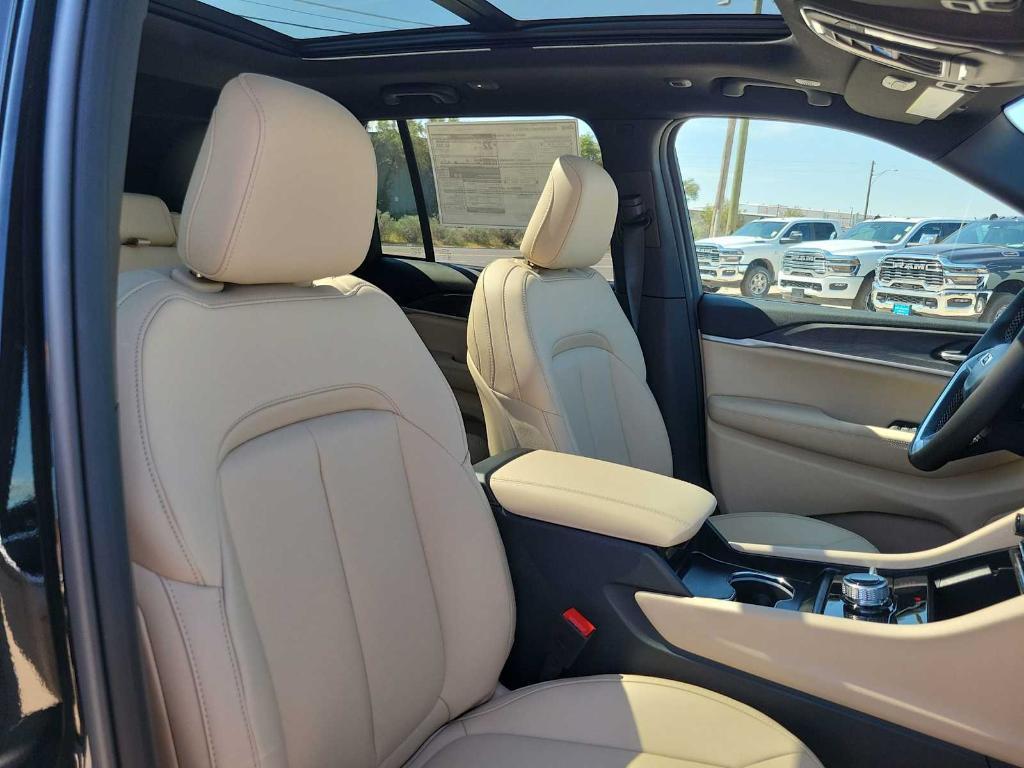 new 2025 Jeep Grand Cherokee car, priced at $46,760