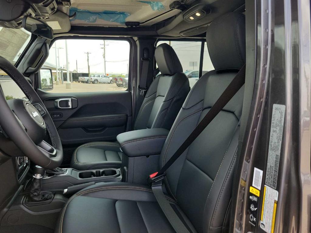 new 2025 Jeep Gladiator car, priced at $45,889