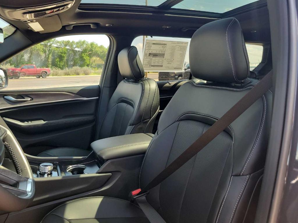 new 2025 Jeep Grand Cherokee L car, priced at $50,637