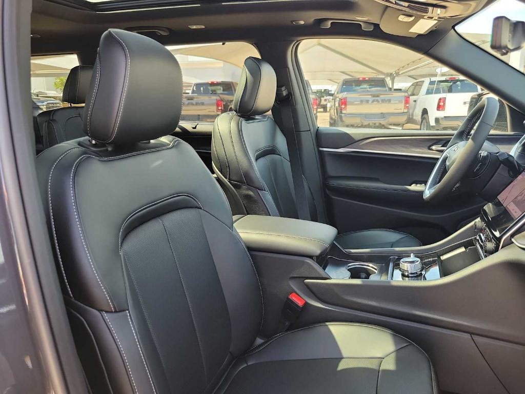 new 2025 Jeep Grand Cherokee L car, priced at $50,637